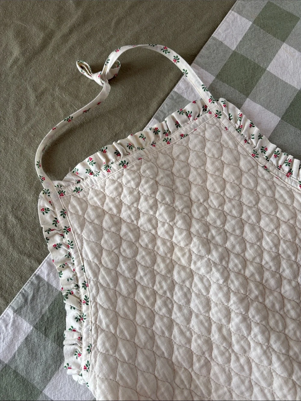 Vintage Cream Quilted Apron with Embroidered Duck